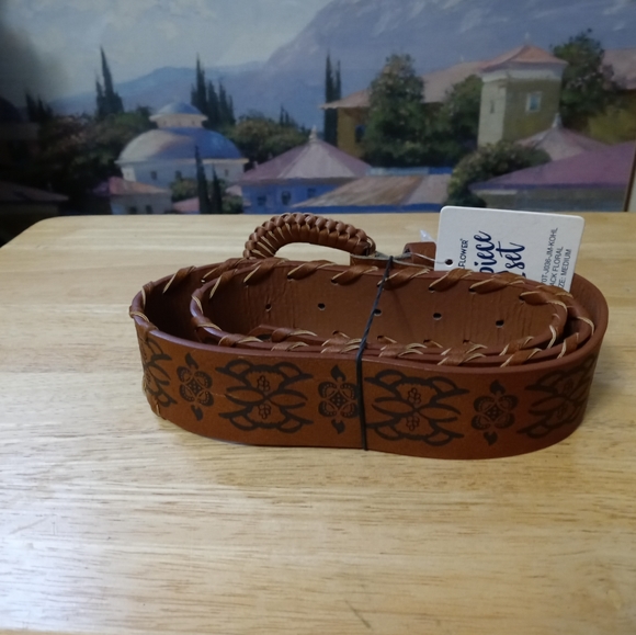 🐎 WALL FLOWER BROWN FLORAL BELT 🏇 - Picture 2 of 11